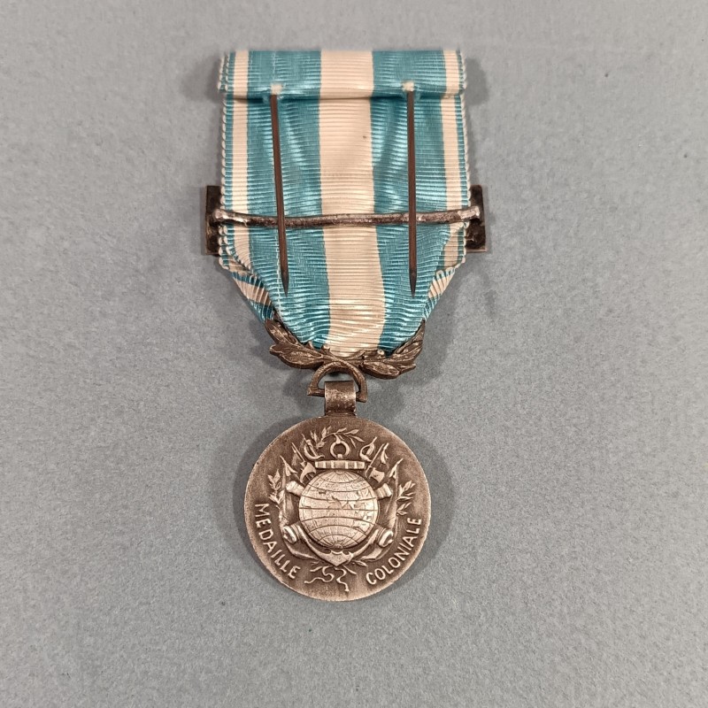 MEDAILLE COLONIALE AVEC BARRETTE EXTREME ORIENT COMMEMO INDOCHINE FABRICATION ARTHUS BERTRAND